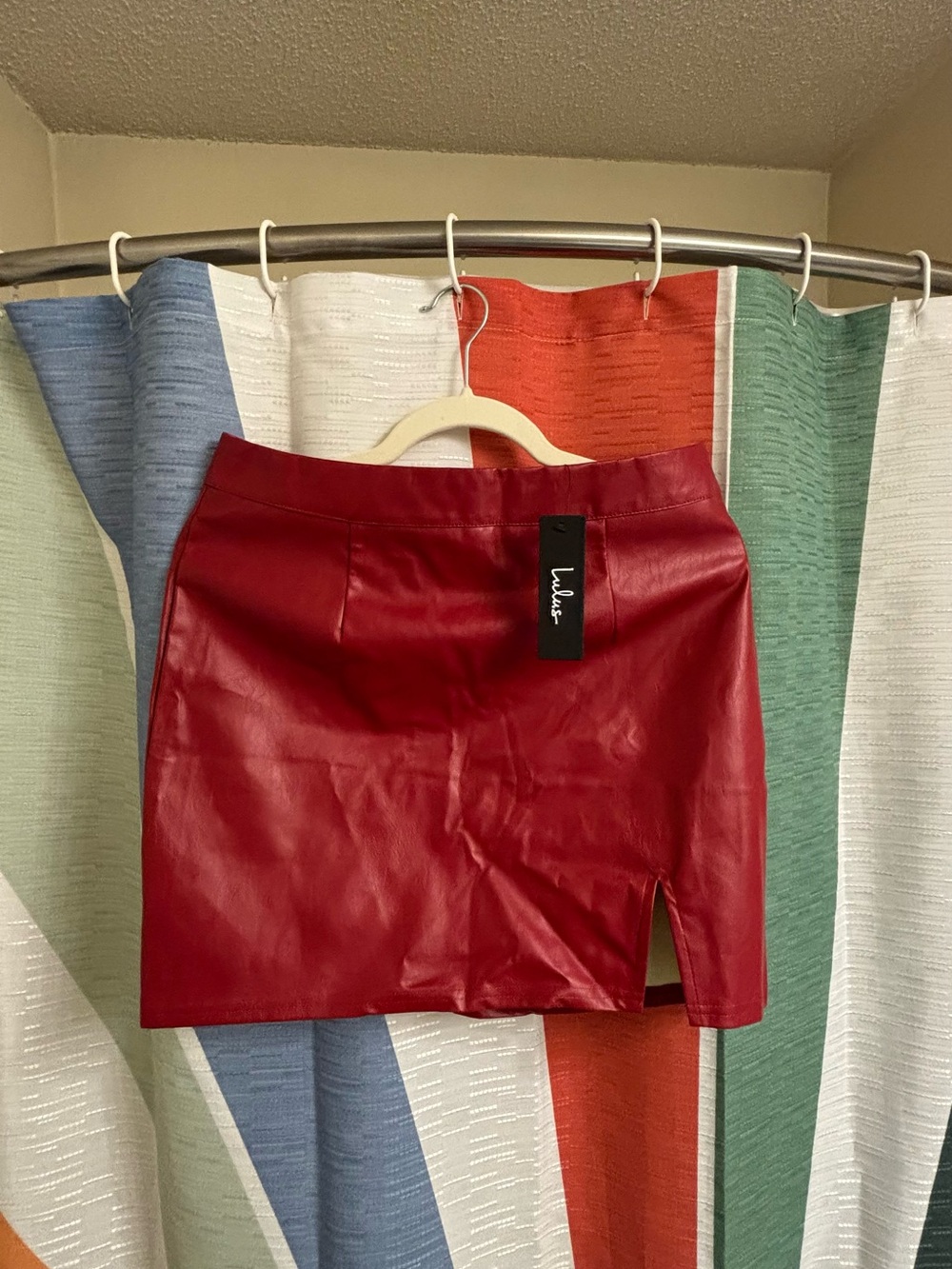 Corte Red Vegan Leather Mini Skirt - Picture 4 of 4